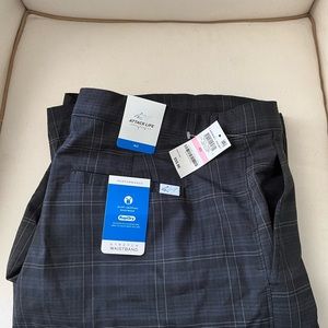 Greg Norman Brand New Size 40 Shorts